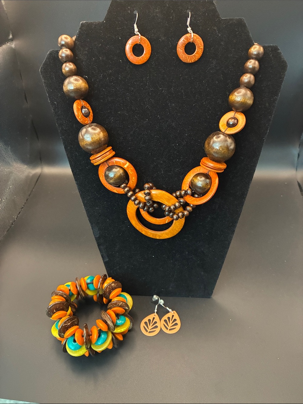 🎉 4pc wooden necklace and earrings and bracelet set